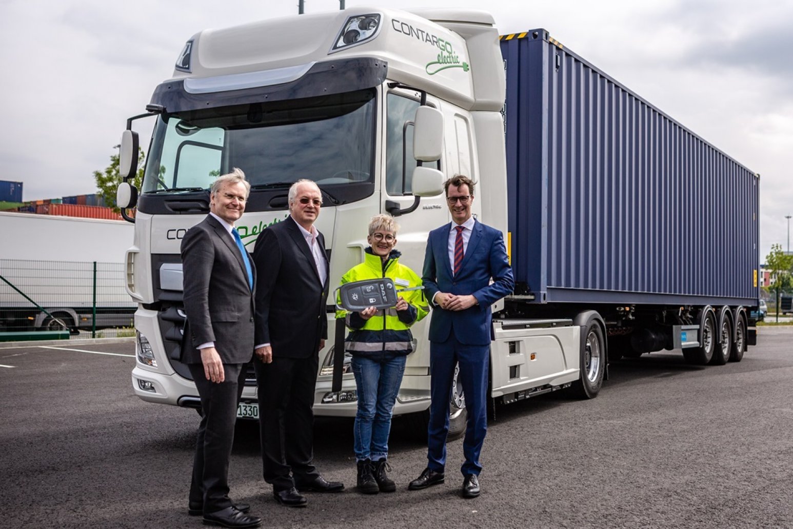 Two DAFs CF Electric for Rhenus Logistics in Germany