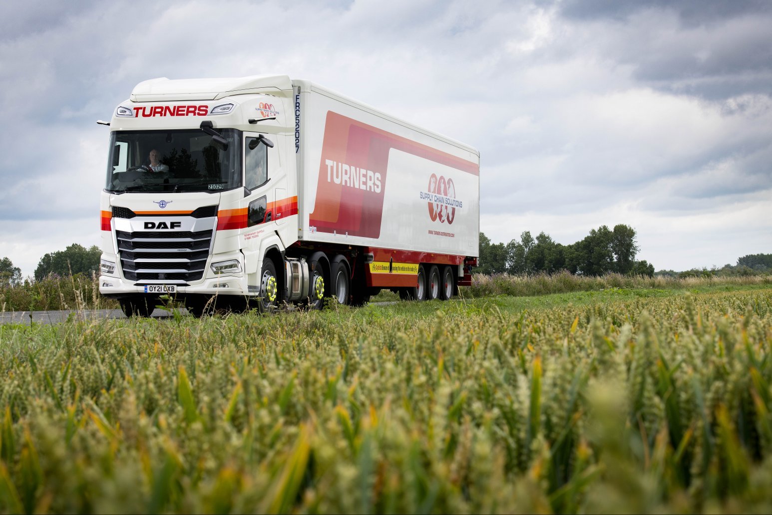 Turners tops 1,000 DAF three-axle ‘FTP’ tractor unit deliveries