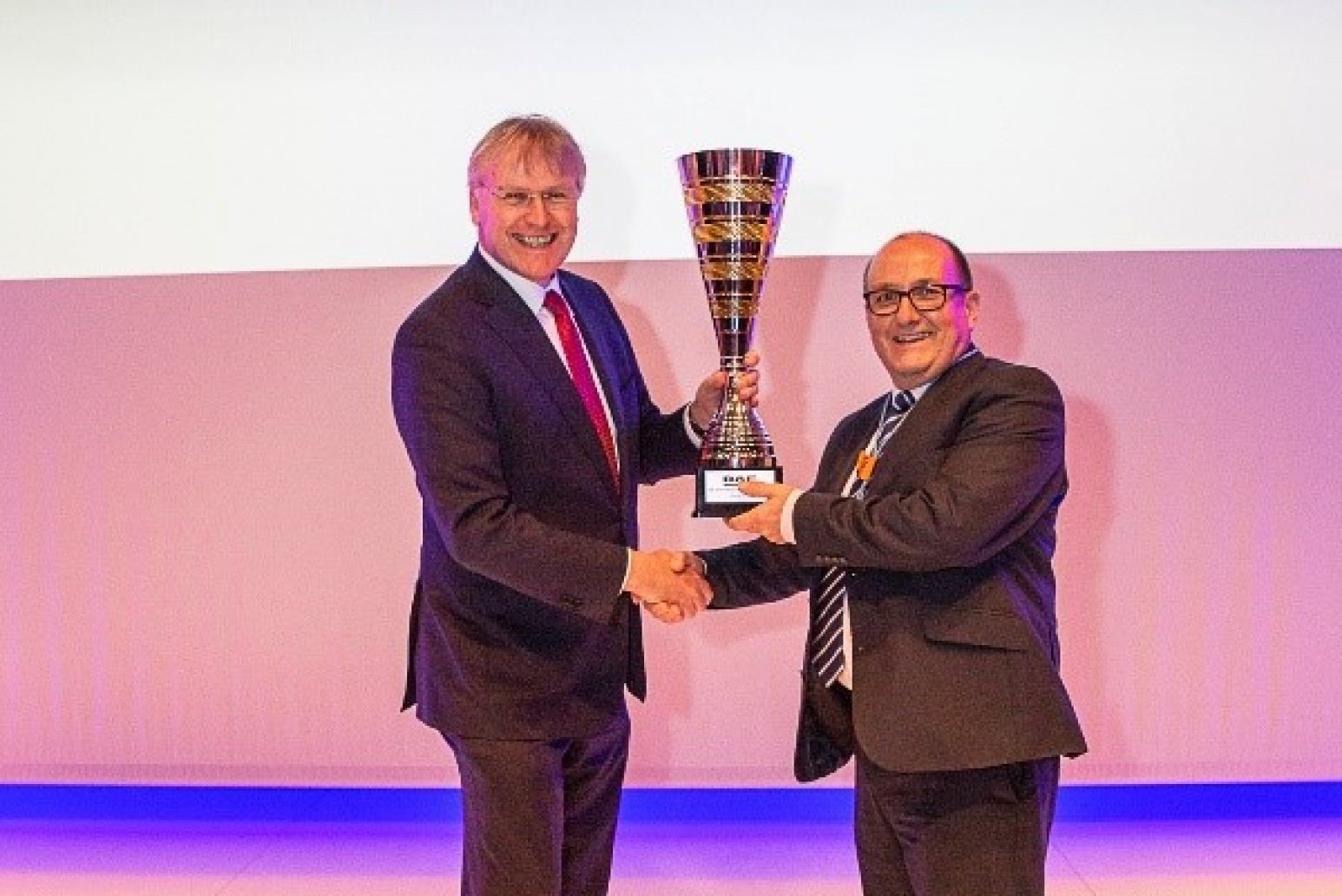 UK’s Marcus Kemp awarded ‘DAF International Dealer Salesperson of the Year