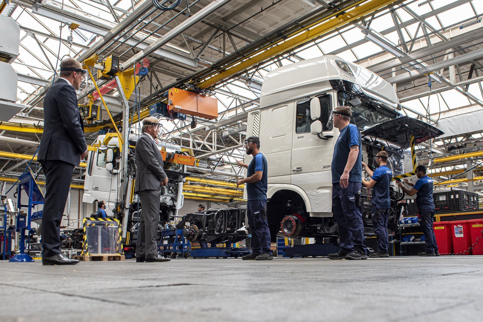 King Willem-Alexander visits DAF Trucks